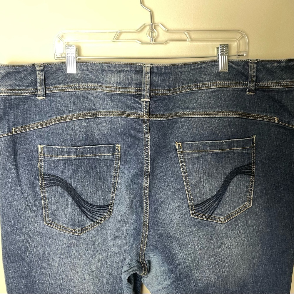 Lane Bryant Genius Fit Medium Wash Denim Capri Size 22 - Picture 11 of 13
